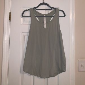 size 8 lululemon tank top